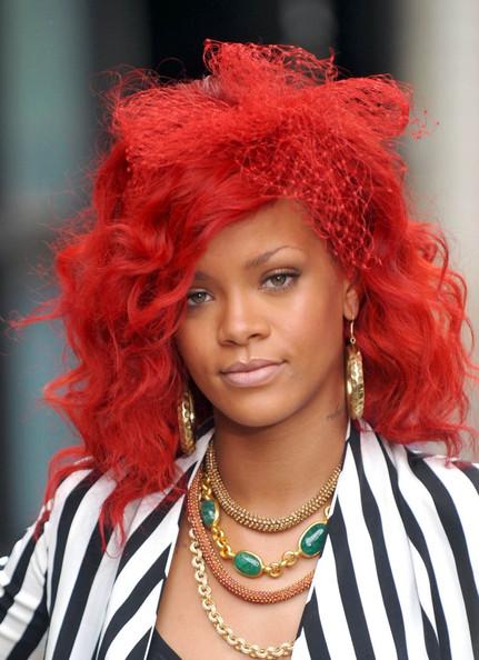 Medium Curls Autors: bee62 Rihanna's Hair Transformation