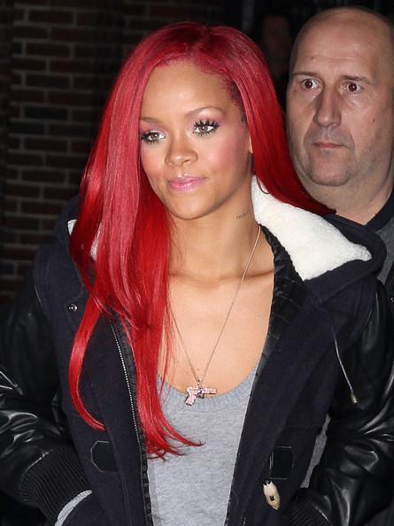 Sleek and Straight Autors: bee62 Rihanna's Hair Transformation