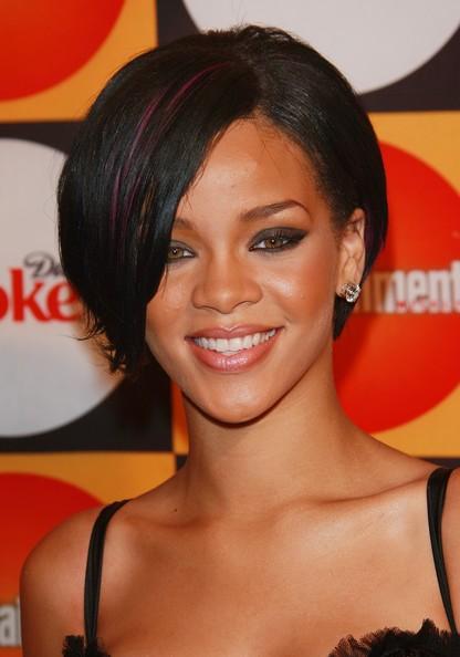 Hot Pink Streaks Autors: bee62 Rihanna's Hair Transformation