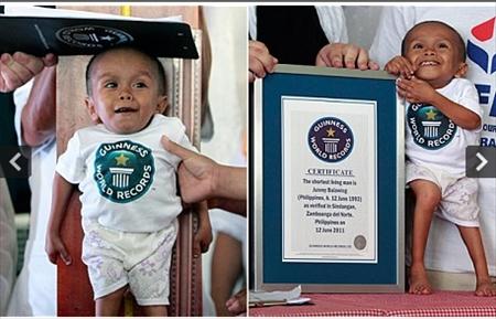 Ceremonijā piedalījās aptuveni... Autors: edjix Jauns īsākais cilvēks!