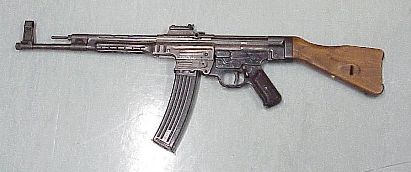 StG44  pati pirmā... Autors: Fosilija Waffen SS bruņojums