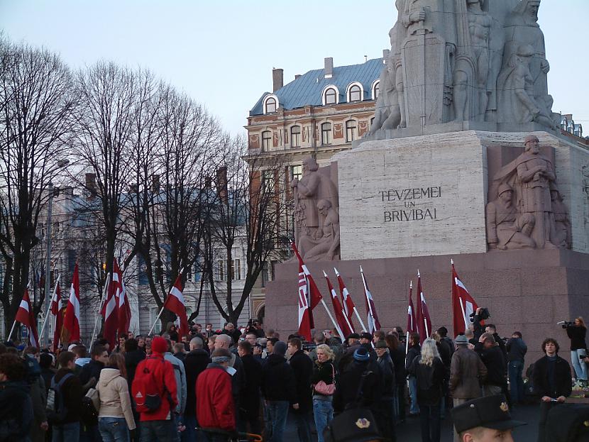 2007gada 16marts pie brīvības... Autors: Fosilija Nacionālā Spēka Savienība (Bijusī nacionālistu partija