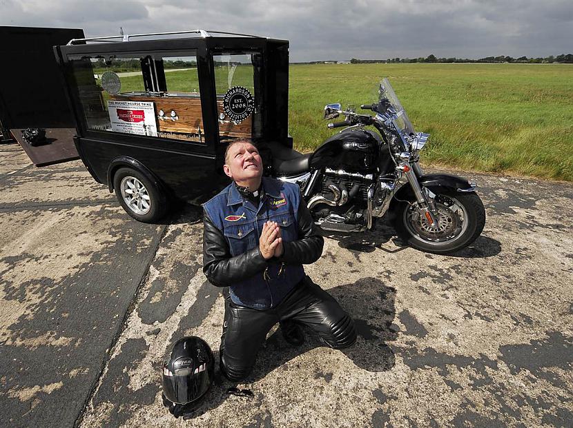 Ātrākais katafalka motocikls ... Autors: smadzenesPAzemi Ginesa pasaules rekordi 2011 (2)