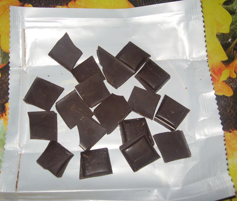 Šokolādi salauž gabaliņos Autors: chocolates Šokolādes kūka