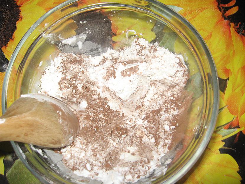 Miltus sajauc ar kakao cieti... Autors: chocolates Šokolādes kūka