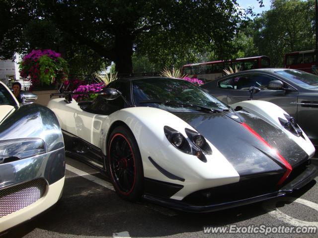  Autors: OZēmilumsmarupeD Daži Pagani Zonda.