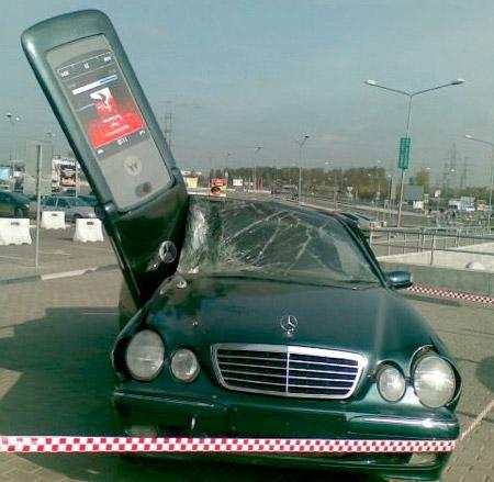 Motorola RAZR reklāma Krievijā Autors: Karmen Kreatīvi izmantoti auto dažādās reklāmās.