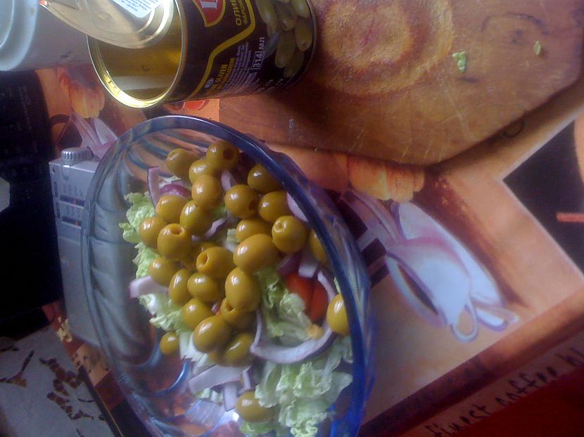 pieberam visas olīves Autors: mailitis Vasarīgs ēdiens - Grieķu salāti