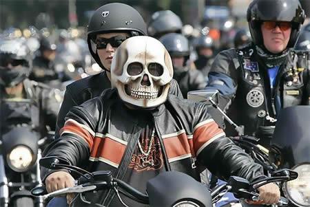 skull Autors: madeinlatgaleD 16 interesantas motociklistu ķiveres