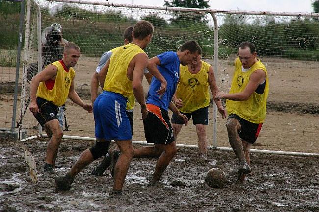  Autors: parstipru Gaidot Dubļu Futbolu 2011