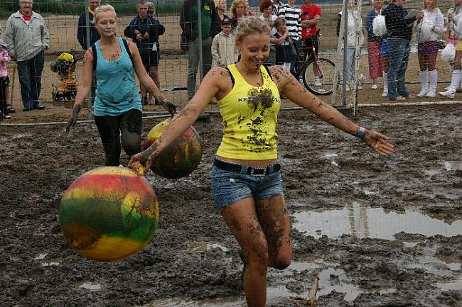  Autors: parstipru Gaidot Dubļu Futbolu 2011