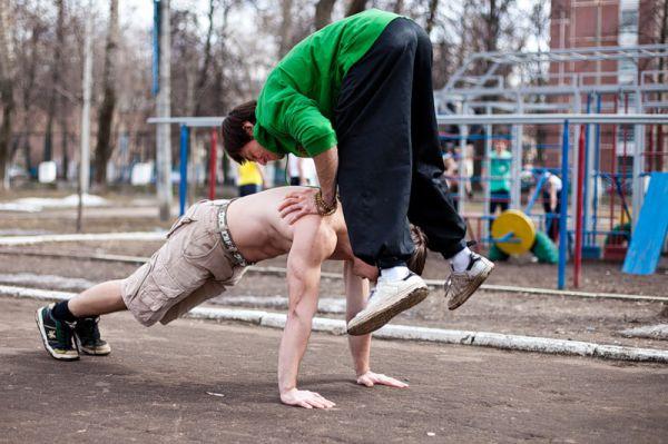  Autors: R03n Var trenēties arī rotaļu laukumā