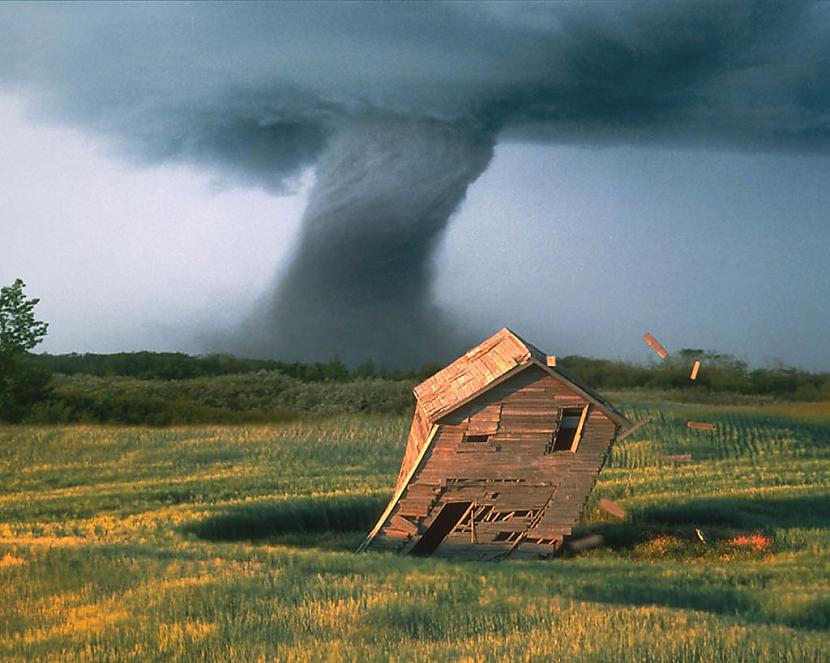 1 Autors: Mairis7 Lietuvā novērots Tornado.....