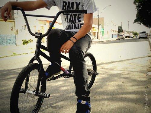 Пацан на BMX