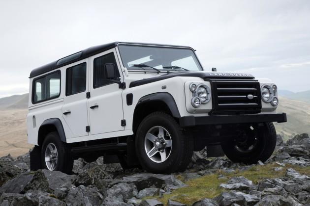  Autors: Monsteris Land Rover apsver iespēju likvidēt leģendāro Defender mo