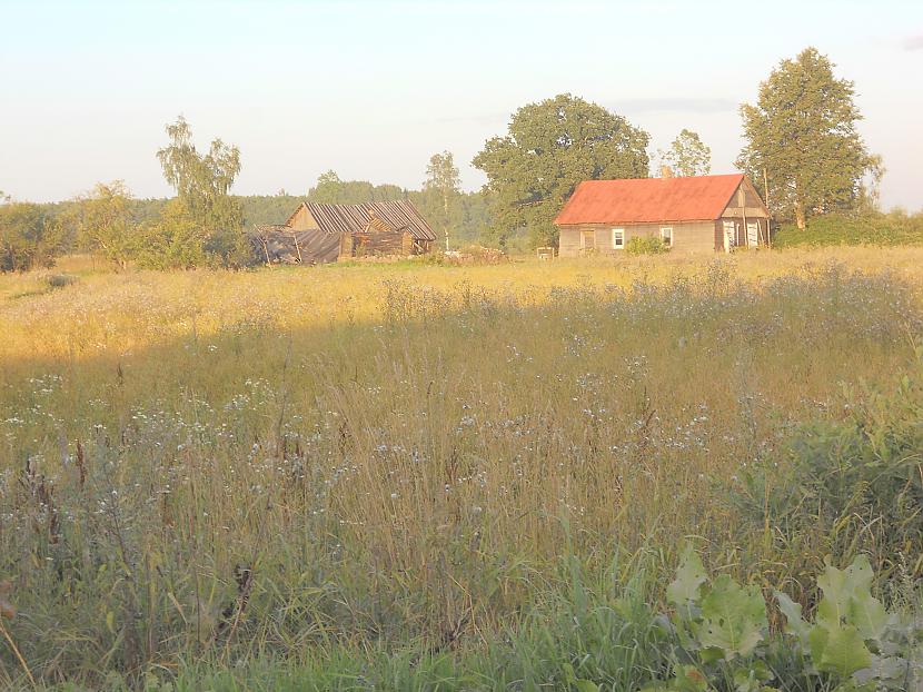 Māja ar sarkano jumtu un... Autors: Murmulita Atvaļinājums Latgalē