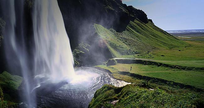 Seljalandsfoss Waterfall on... Autors: abols1 Bildes kas jāredz