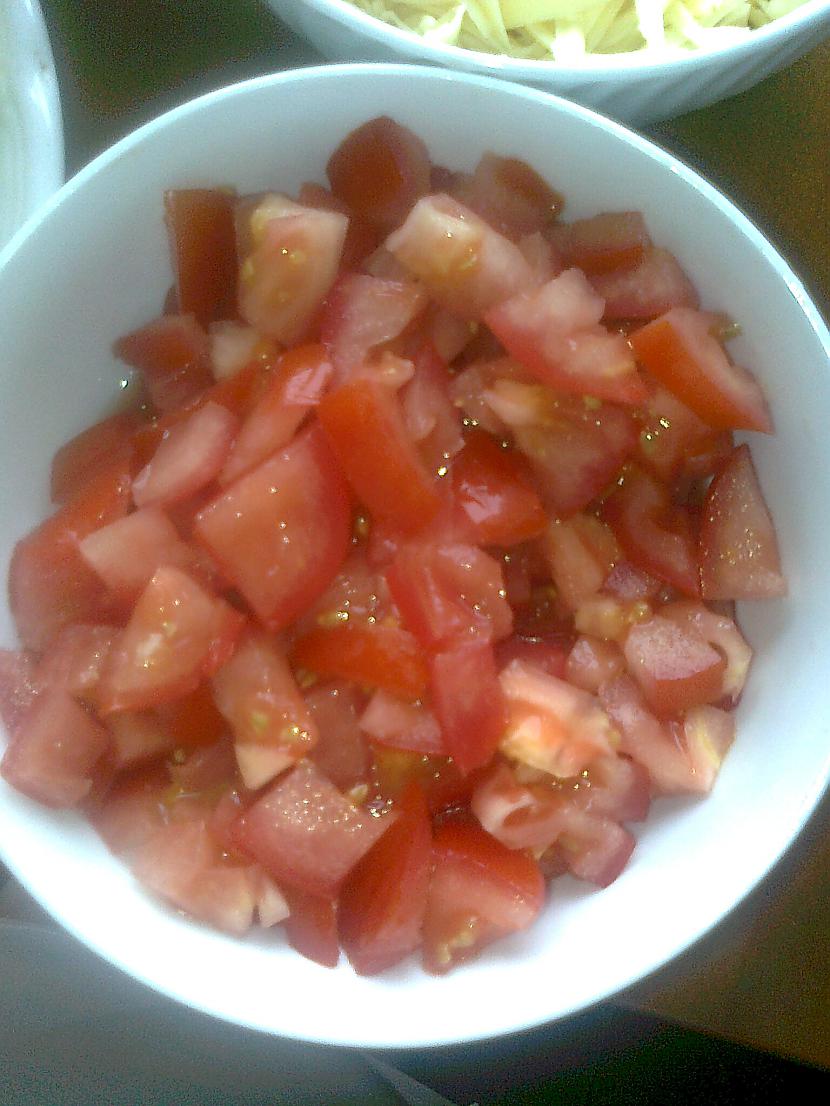Bļodiņu sagrieztu tomātu Autors: Marmanda Čipsu salāti