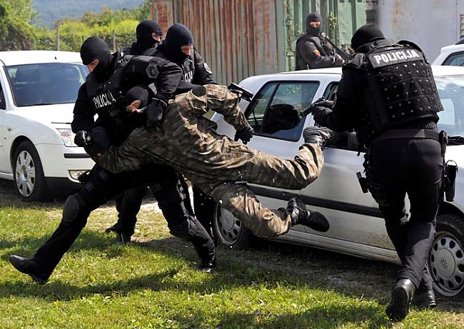 Policisti Slovēnijā spēlē... Autors: 8Emsis8 Dienas foto