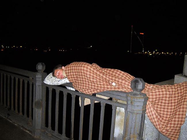Un beidzamā fotogrāfija ... Autors: eifelis Gulēšana ir jaunais «plankings»
