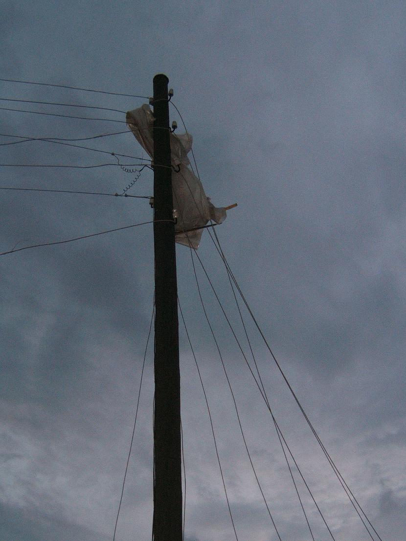 elektro līnijā daļa no jumta... Autors: JanZy NEgaiss Latgalē! 12.08.2011+video