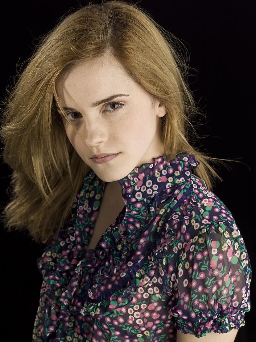   Autors: charlote Emma Watson