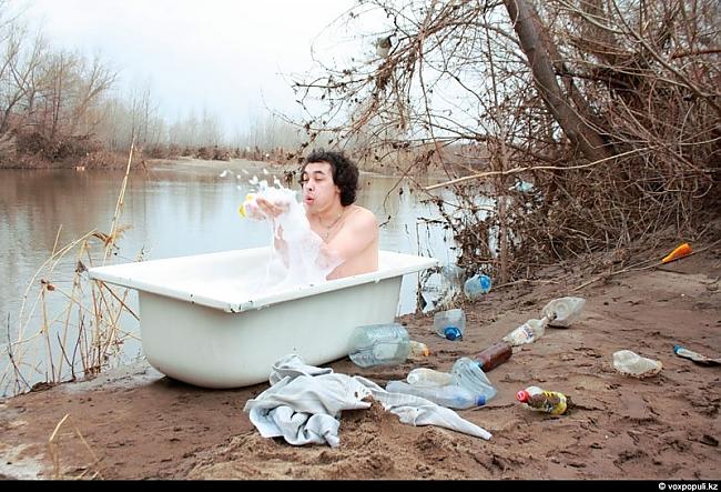 Šis ir bezpajumtnieks viņš... Autors: Porcelāns Krievija noslīks atkritumos