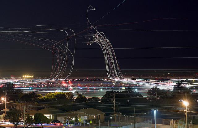 Autors: Cherruc Apburošas bildes, kurās redzams lidmašīnas “ceļš”.
