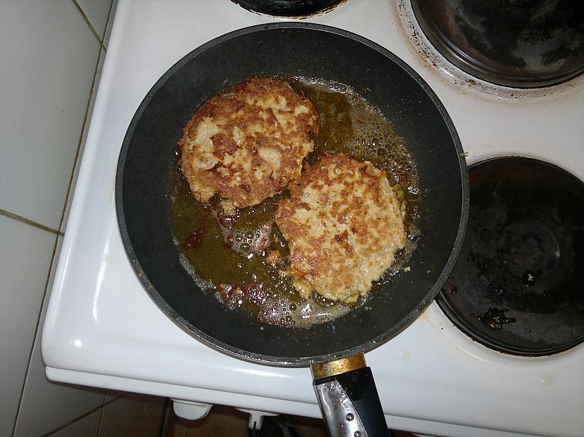 Sajaucam malto gaļu ar olu uz... Autors: hariboss Homemade hamburger [nom nom nom]