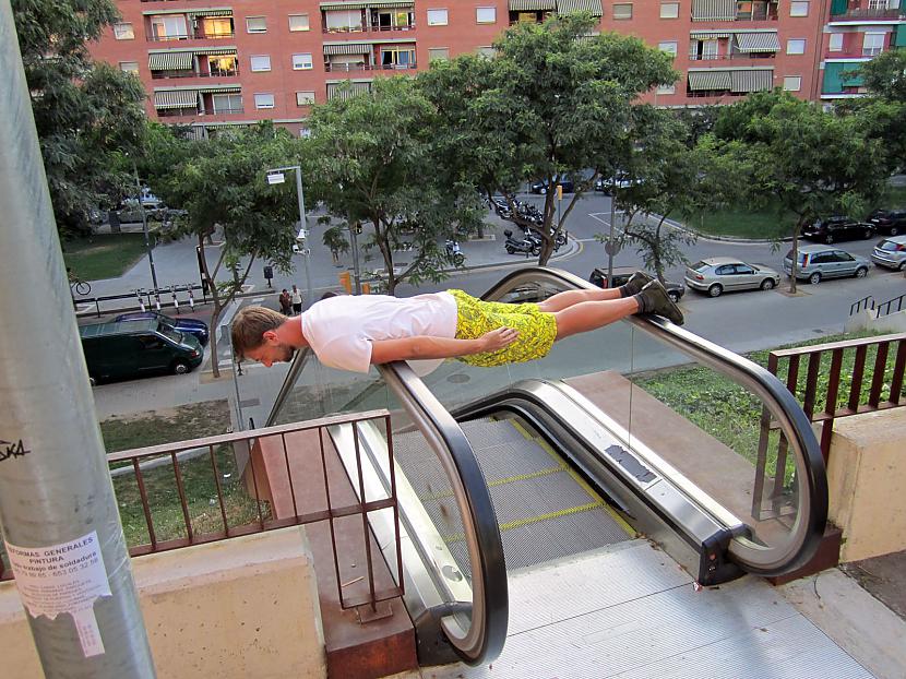 Man šis planks šķiet diezgan... Autors: eifelis Planking Barselonā, jeb kā es sāku plankot