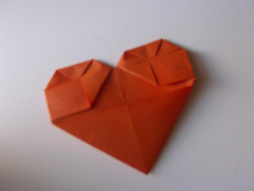 un ta dah XD tādai tev... Autors: xo xo gossip girl origami sirsniņa-soli pa solītim