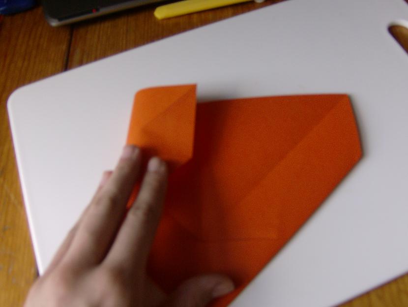 tad abi sāni jāpieloka pie... Autors: xo xo gossip girl origami sirsniņa-soli pa solītim