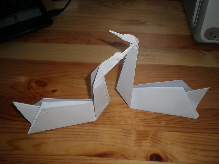 Šeit jūs varat redzēt kā divi... Autors: KaaMiS13 Origami - Gulbis , Step by step