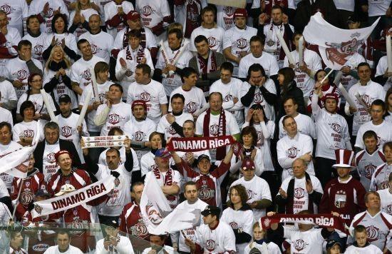 Mēs spēles laikā nopūšamies... Autors: Whore Kāpēc labākie hokeja fani ir latvieši...