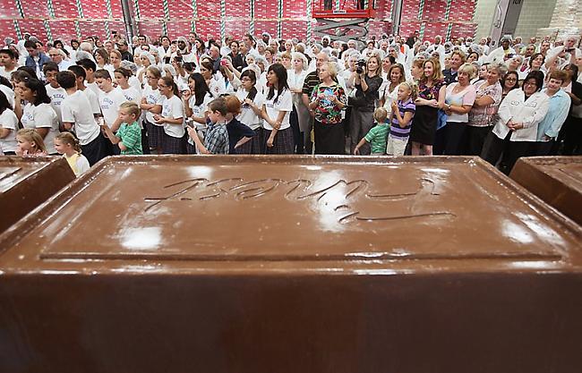  Autors: Khalifa Pasaules lielākā šokolādes tāfelīte