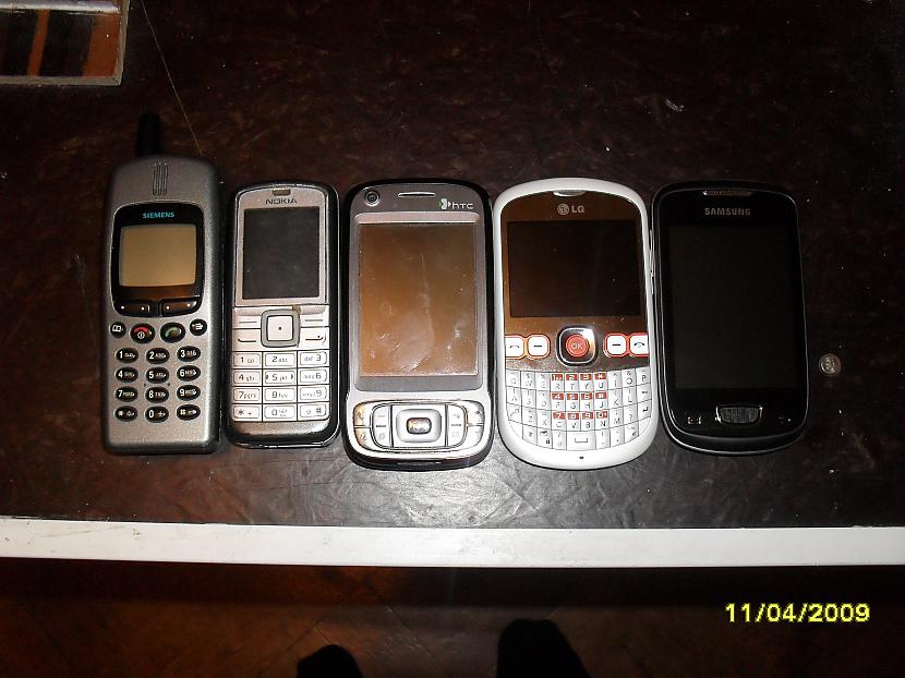 Šeit ir visi mani telefoni... Autors: Rich11 Mana telefonu evolūcija.