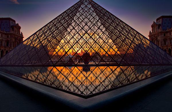 Louvre Autors: Fosilija A Moment...
