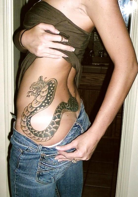 Čūska ir kārdinājums kā arī... Autors: Fosilija * Tetovējumu Un Krāsu Nozīme.