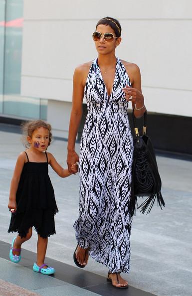 Halle Berry Autors: bee62 How to Dress Your Curves Like a Celebrity