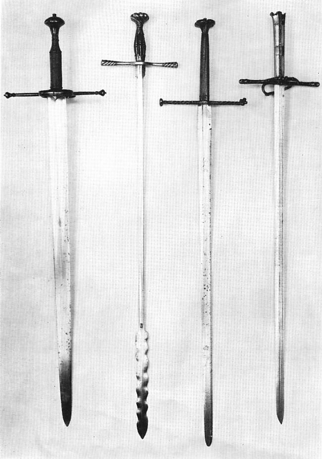 Bandubērna zobensBastard sword... Autors: JancisB Zobeni. I Eiropā līdz 16. gs