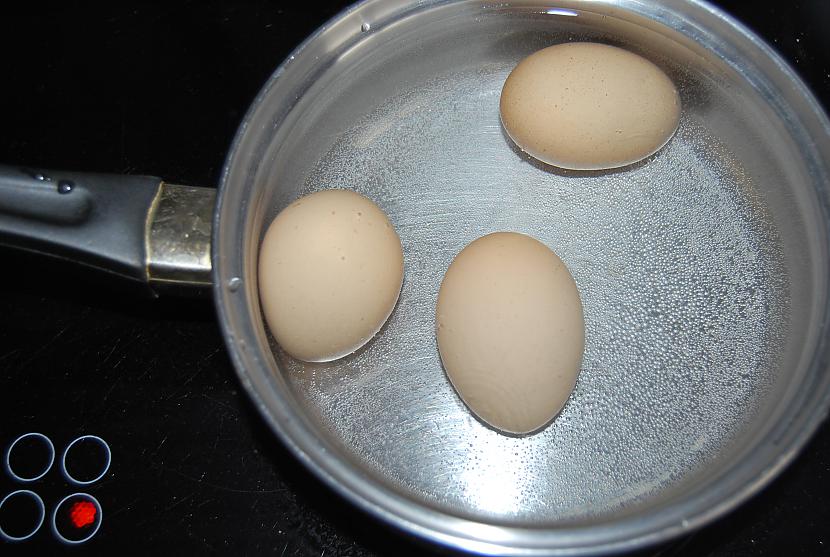 Liekam vārīties olas cerams... Autors: Fosilija Knox`a virtuve!