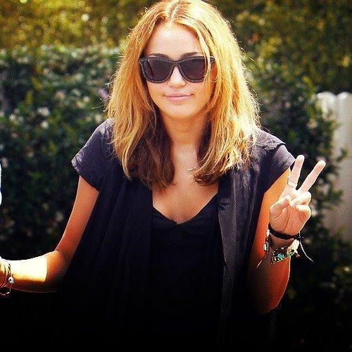Acu krāsapelēcīgizaļaMatu... Autors: blackbery Miley Cyrus