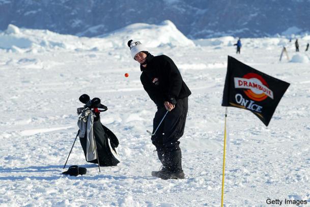 Golfs ledājosSpēlēt golfu... Autors: minskaja 10 neparastākie sporta pasākumi