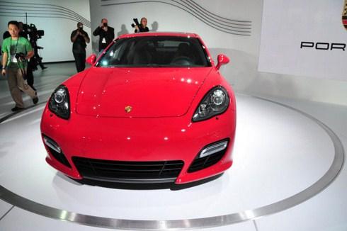48 litru V8 dzinējs ieguvis... Autors: Mr nothing Porsche prezentē Panamera sedana sportisko GTS versiju