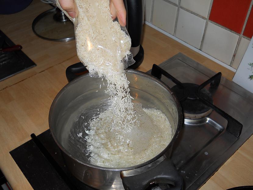 Liekam vārīties rīsus Tie... Autors: gulfijs Mana virtuve!