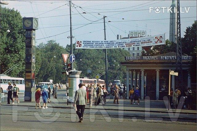  Autors: connected Rīga atsoņdesmitajos.