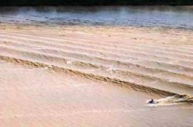 Garākie viļņi Brazīlijā Divas... Autors: Nejaukais 6 dīvainākās parādības pasaulē