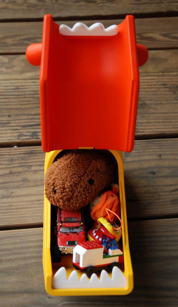  Autors: Fosilija Rotaļlietu kaste, kas ēd rotaļlietas!!!