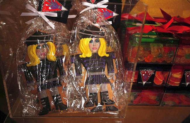  Autors: ToxicWolf Atklāta Lady Gagas darbnīca..