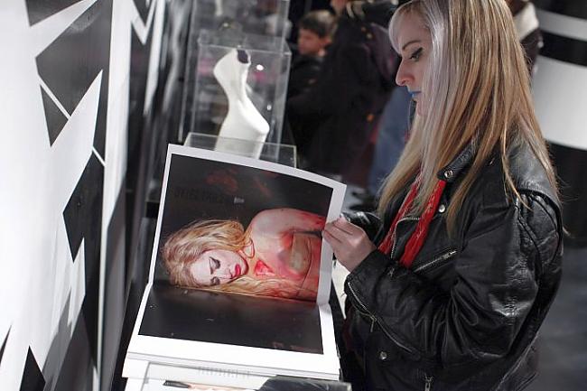  Autors: ToxicWolf Atklāta Lady Gagas darbnīca..